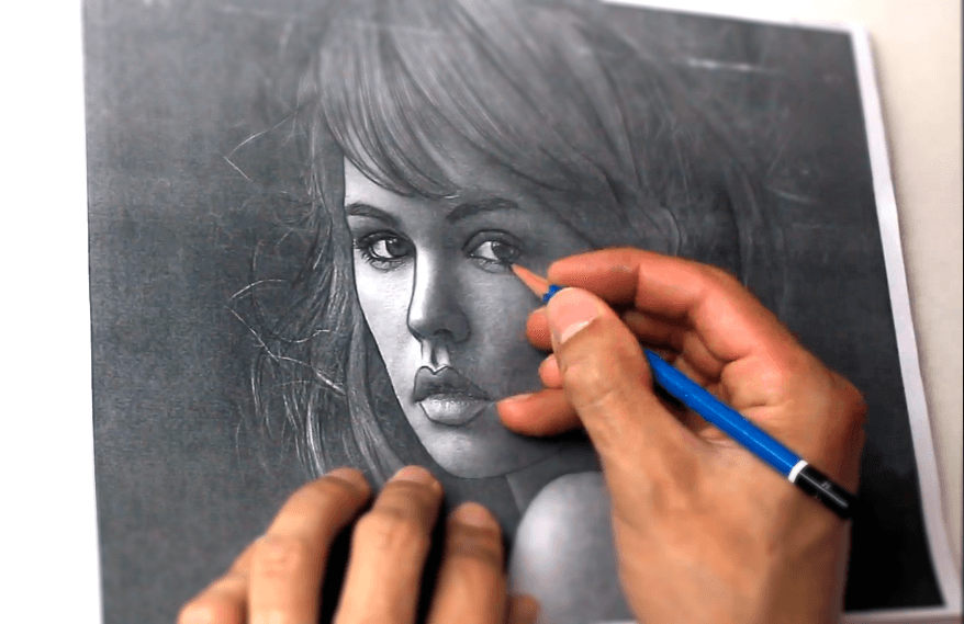 Tirando o traço de desenhos com o decalque
