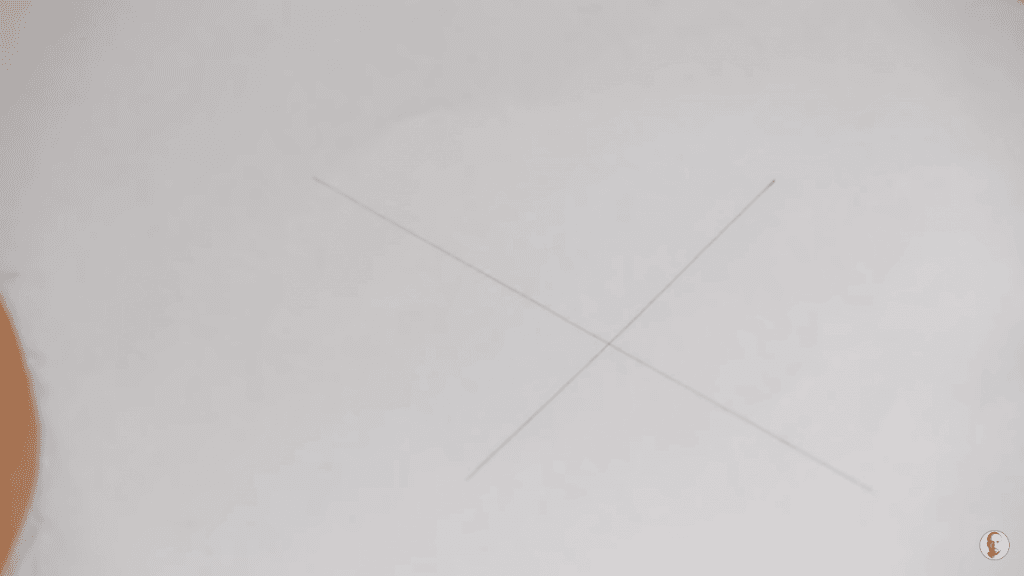 Cruz de proporção sendo desenhada como base para a sobrancelha realista
