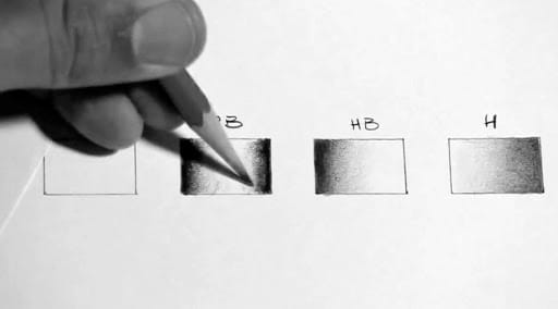 Estudo de sombreamento em grafite mostrando o primeiro nível de percepção no desenho realista
