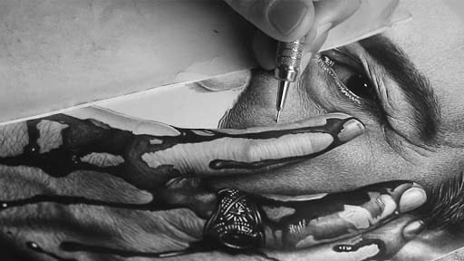 Desenho realista mostrando a percepção de textura de pele e detalhes minuciosos